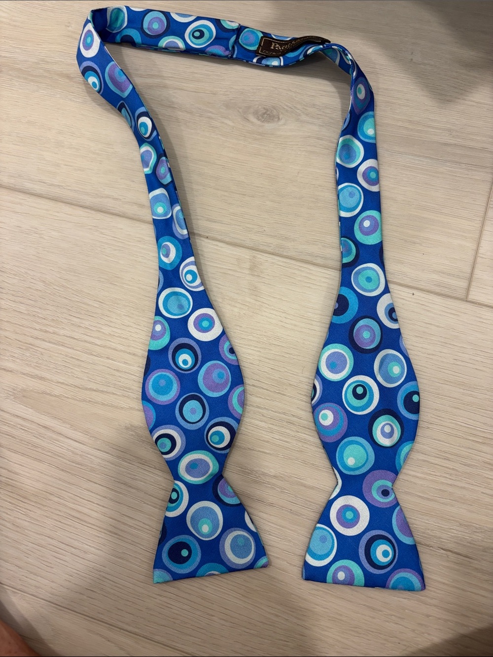 Paul Stuart Men's Self-Tie Bow Tie Blue Circular Pattern